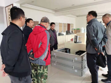 河南省建設廳科技與標準處康處長、河南省建筑協(xié)會段秘書長、河南省建筑科學研究院黃工等一行蒞臨考察